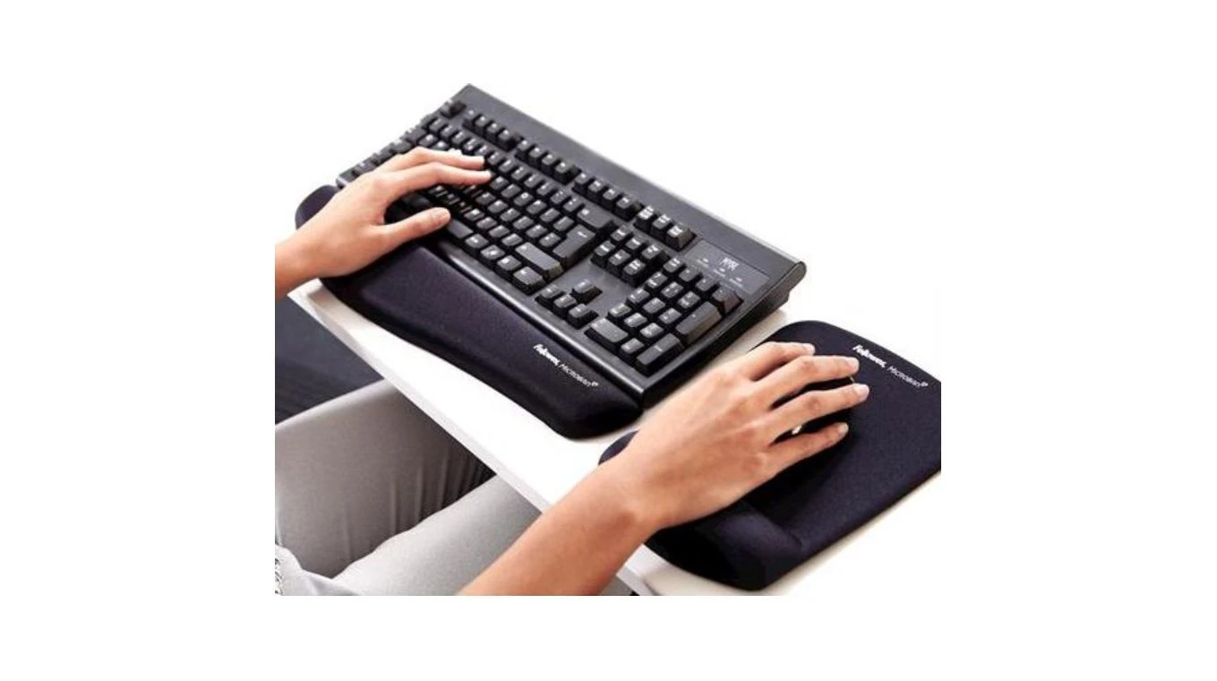 FELLOWES Mausmatte Plushtouch mit Handgelenkauflage